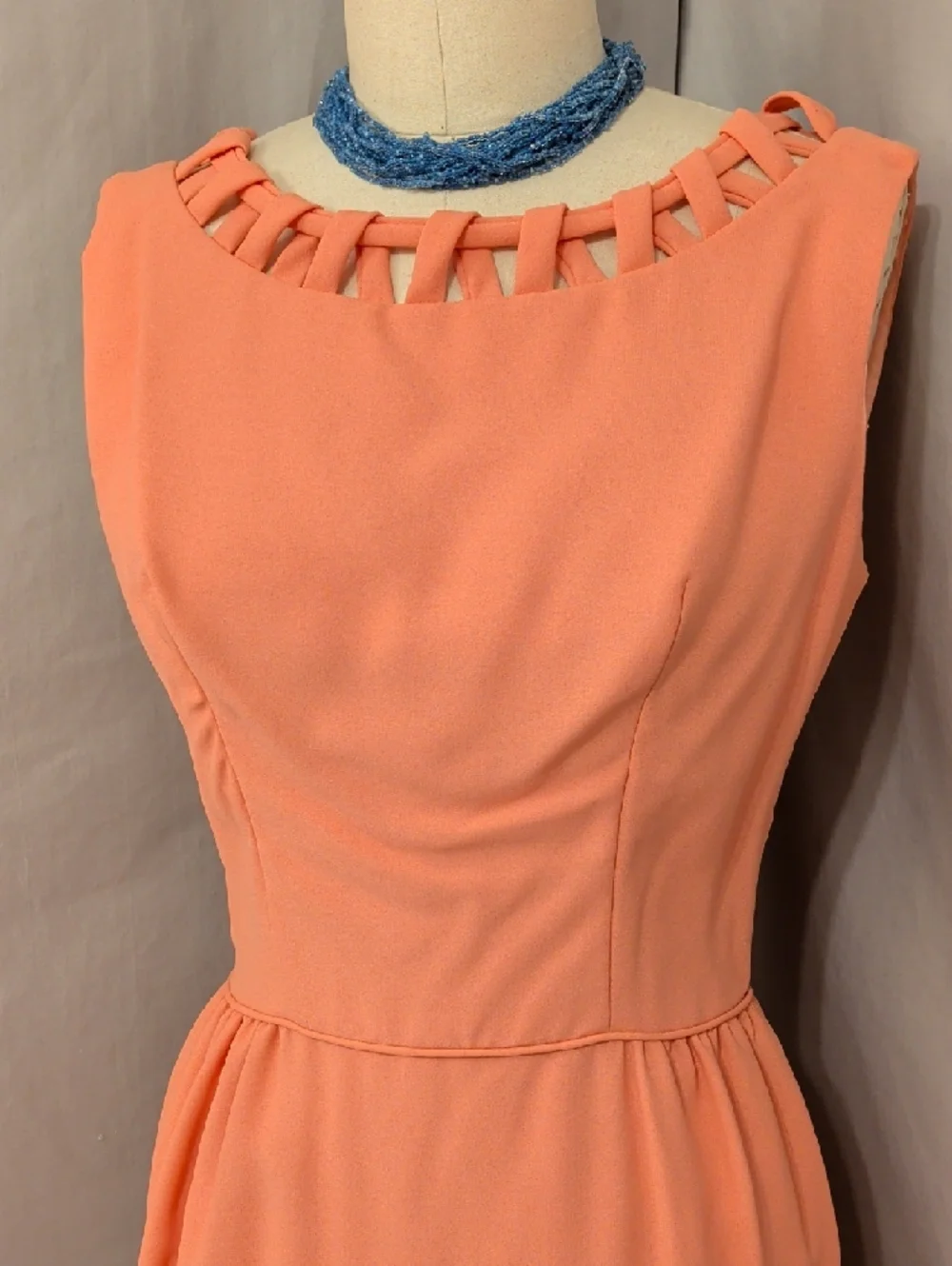 Vintage Fifties Sleeveless Coral Midi Dress with Lattice Neckline Elegant SeeMes - Picture 2 of 12